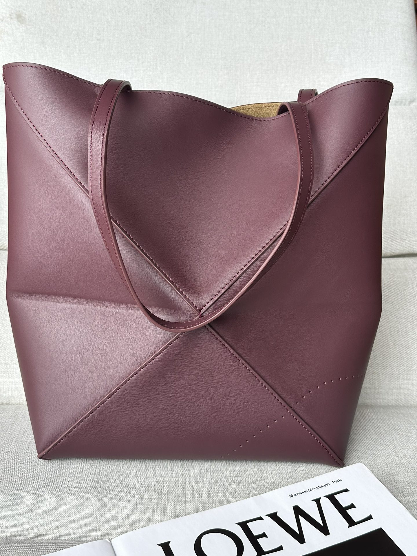 L0ew* medium puzzle fold tote in shiny calfskin 25.5x14.5x31.5cm