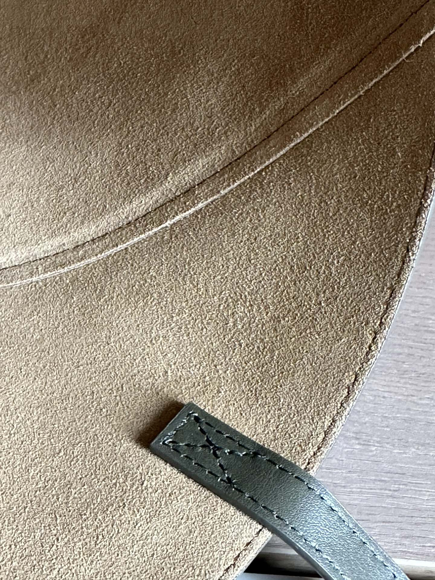 L0ew* medium puzzle fold tote in shiny calfskin 25.5x14.5x31.5cm