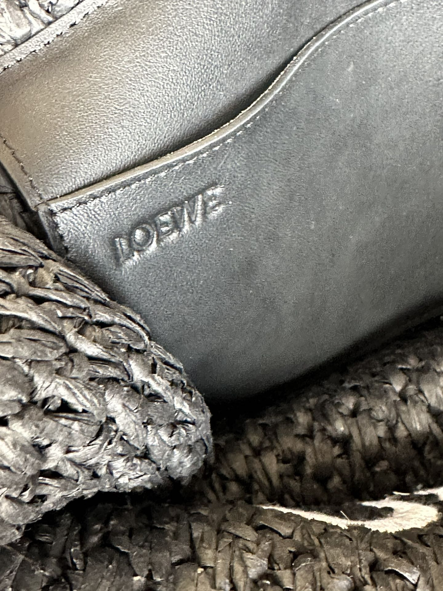 L0ew* font tote 30x25.5x15cm