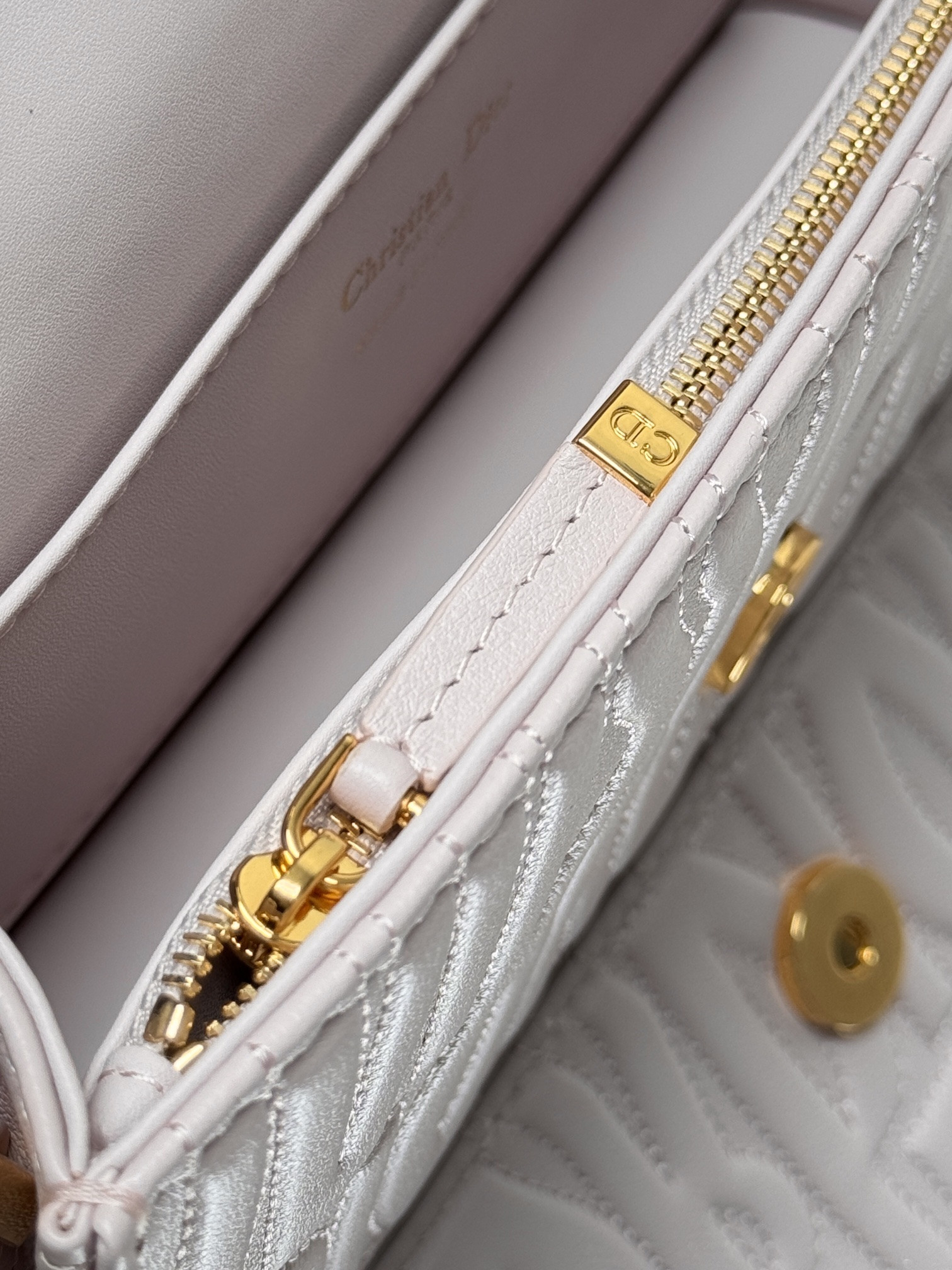 D*or miss D*or flap bag 22 x 11 x 6 cm