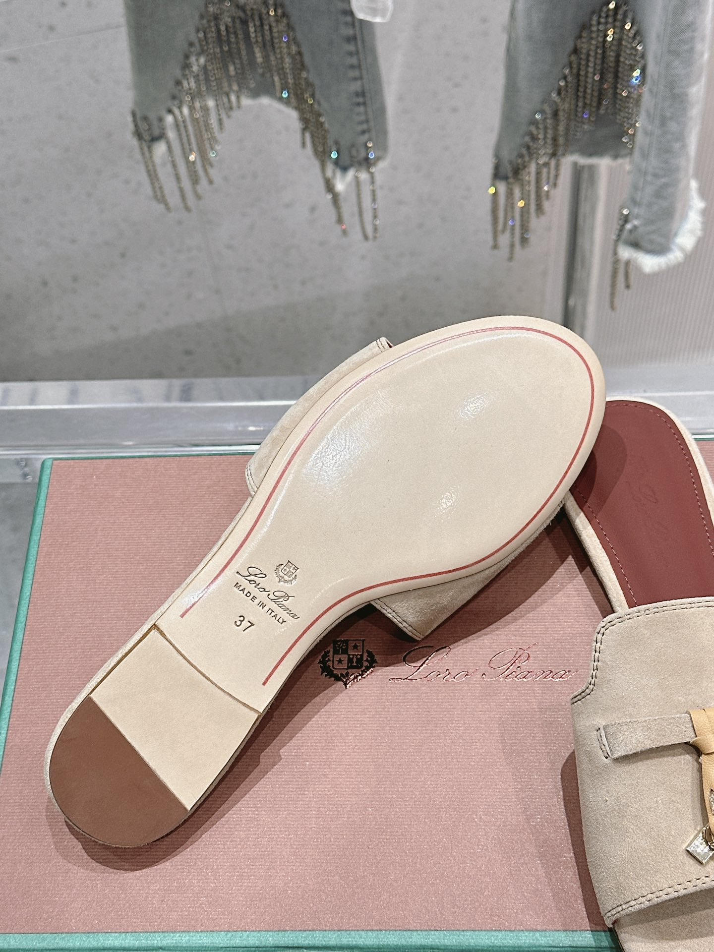 ua L**o p*ana summer charms sandal