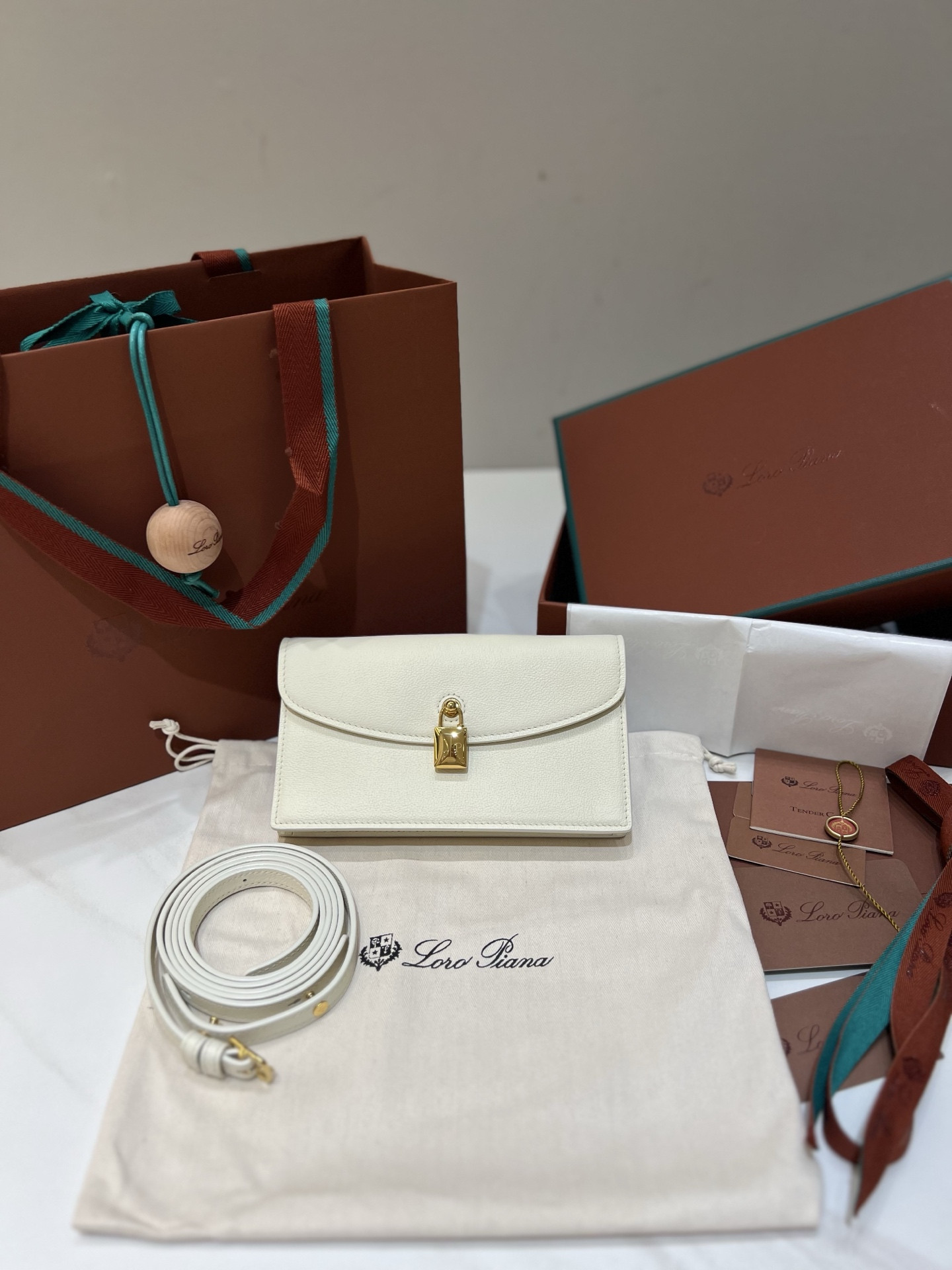 L**o p*ana extra pochette 18 x 10 x 2.5 cm