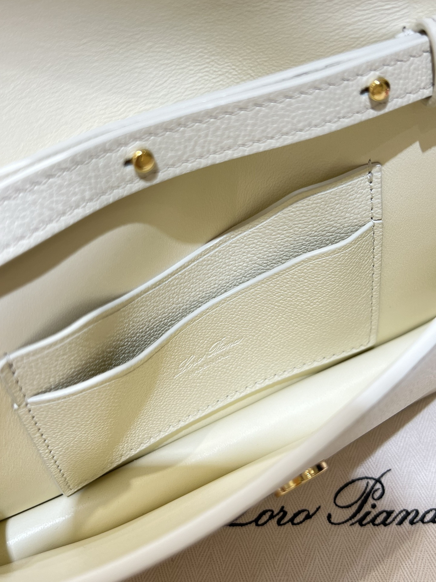 L**o p*ana extra pochette 18 x 10 x 2.5 cm