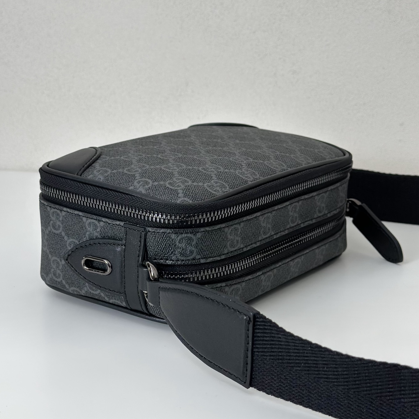 G*u*i gg emblem mini crossbody bag 19x12.5x7cm