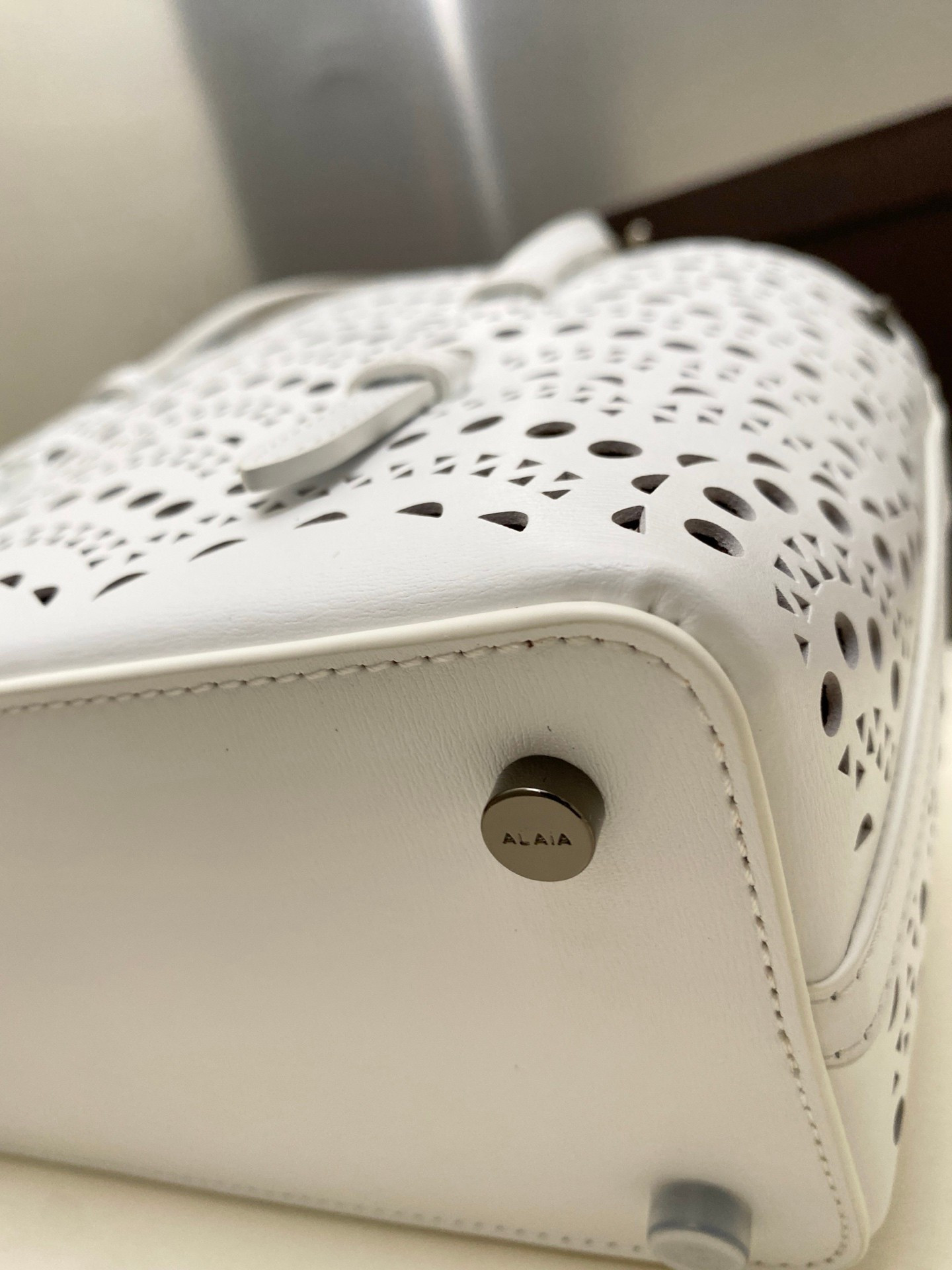 ALAÏA Mina 20 bag In Vienne  Wave 20x17x10cm