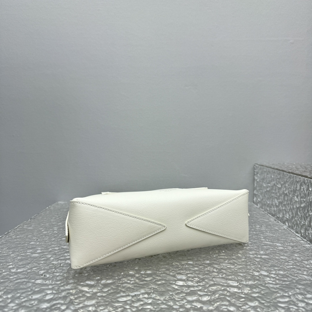 ALAÏA LE TECKEL SMALL BAG 27x9x8cm