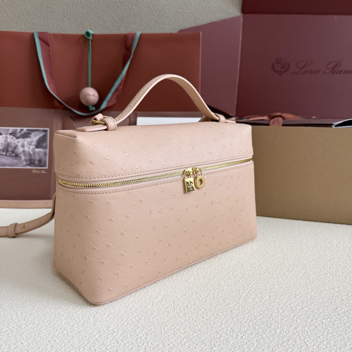 L**o p*ana extra pocket l27 ostrich-grained leather 16x27x10cm