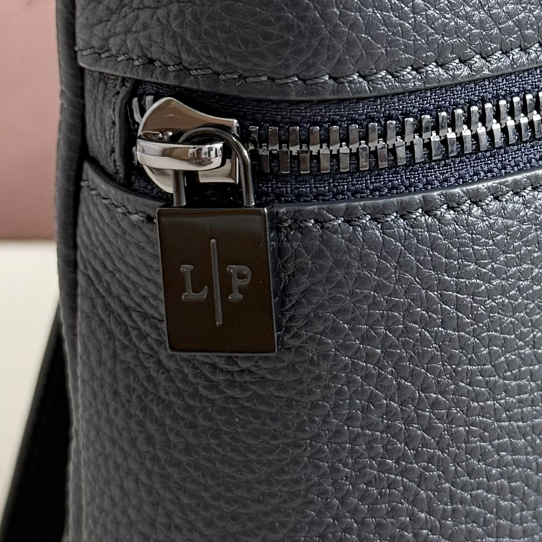 L**o p*ana extra pouch l29 deep royal blue 29x18x5cm