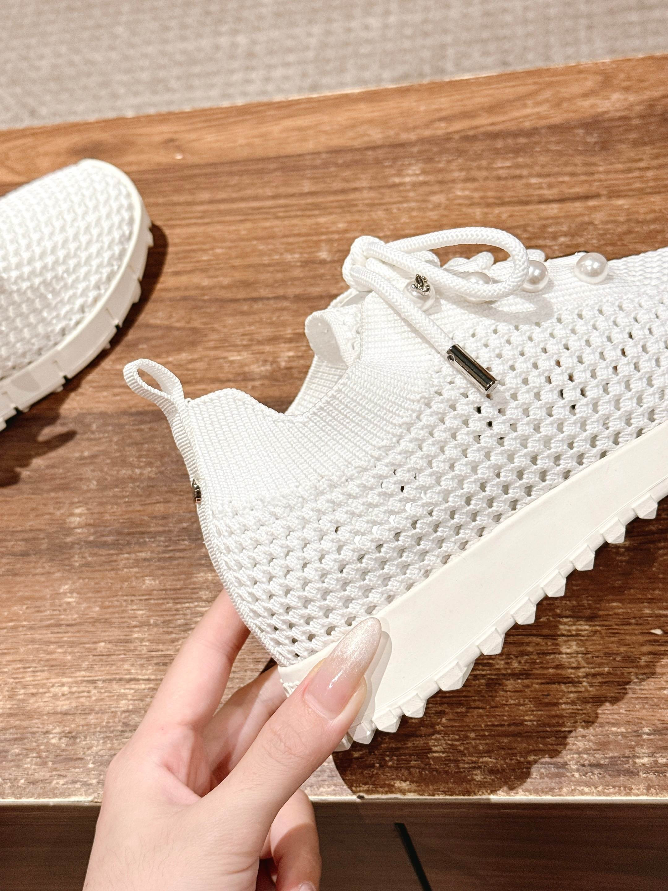 ua Ji*y Ch* casual sneakers